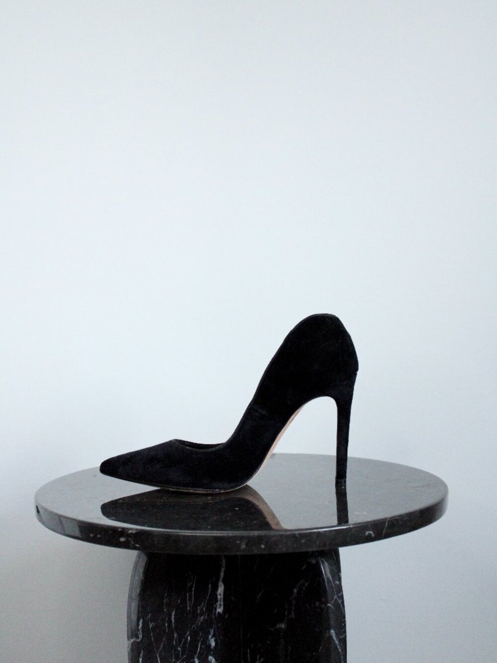 Alexander McQueen Pumps Womens 6.5 Black Velvet Pointed Toe Stiletto Heel